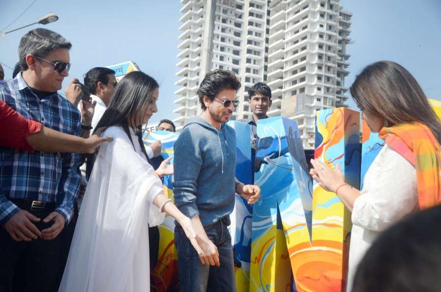 Mumbai: Actor Shah Rukh Khan during a programme organised to inaugurate ​mural artist Rouble Nagi's creations in Mumbai, on Jan 10, 2017. (Photo: IANS)