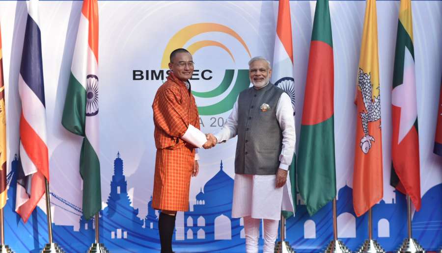 Benaulim: Prime Minister Narendra Modi formally receives the Bhutanese Prime Minister Tshering Tobgay in Goa on October 16, 2016. (Photo: IANS/PIB) by .