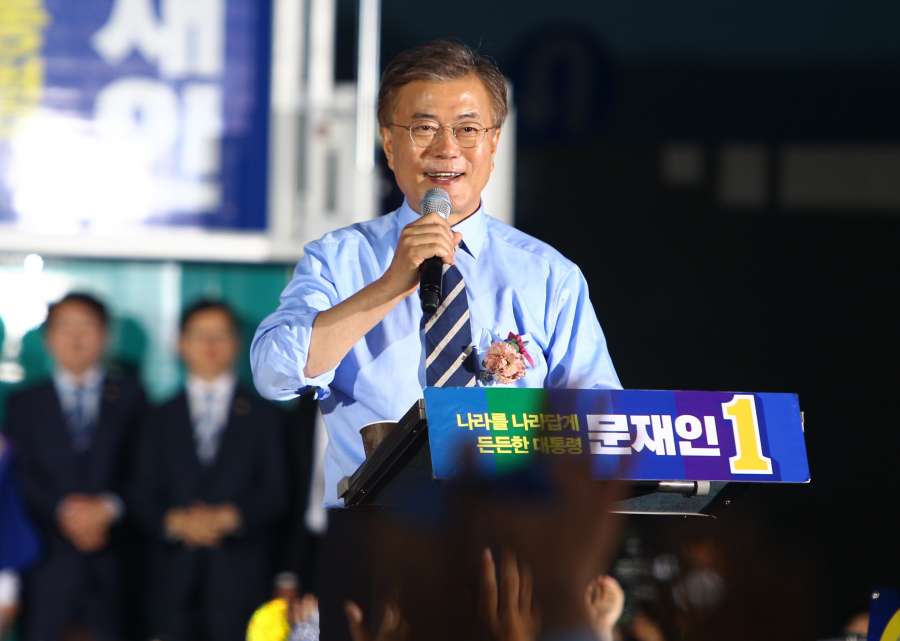 SOUTH KOREA-SEOUL-PRESIDENTIAL ELECTIONS-CAMPAIGN by .