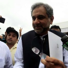 ISLAMABAD, Aug. 1, 2017 (Xinhua) -- Shahid Khaqan Abbasi talks to media upon his arrival at the National Assembly before the election of the new prime minister of the country in Islamabad, capital of Pakistan, Aug. 1, 2017. Pakistan's National Assembly on Tuesday elected Shahid Khaqan Abbasi, candidate of the ruling party, as the country's new prime minister. (Xinhua/Stringer/IANS) by .