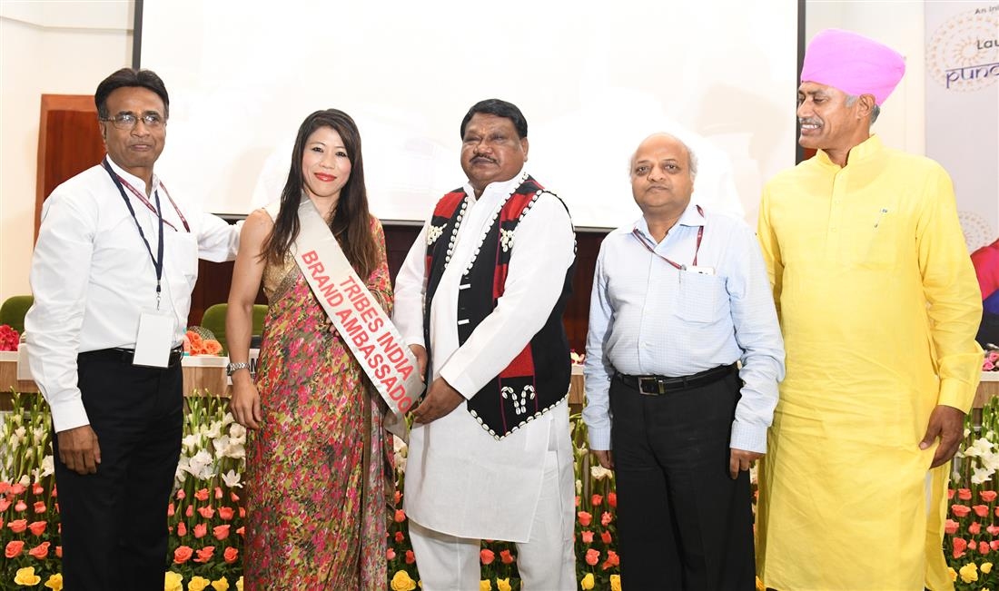New Delhi: Union Tribal Affairs Minister Jual Oram launches World Boxing Champion Mary Kom as Brand Ambassador of Tribes India during a programme, in New Delhi on Sept 27, 2018. Also seen Tribal Cooperative Marketing Development Federation of India (TRIFED) Chairman Ramesh Chand Meena and Ministry of Tribal Affairs Secretary Deepak Khandekar. (Photo: IANS/PIB) by .