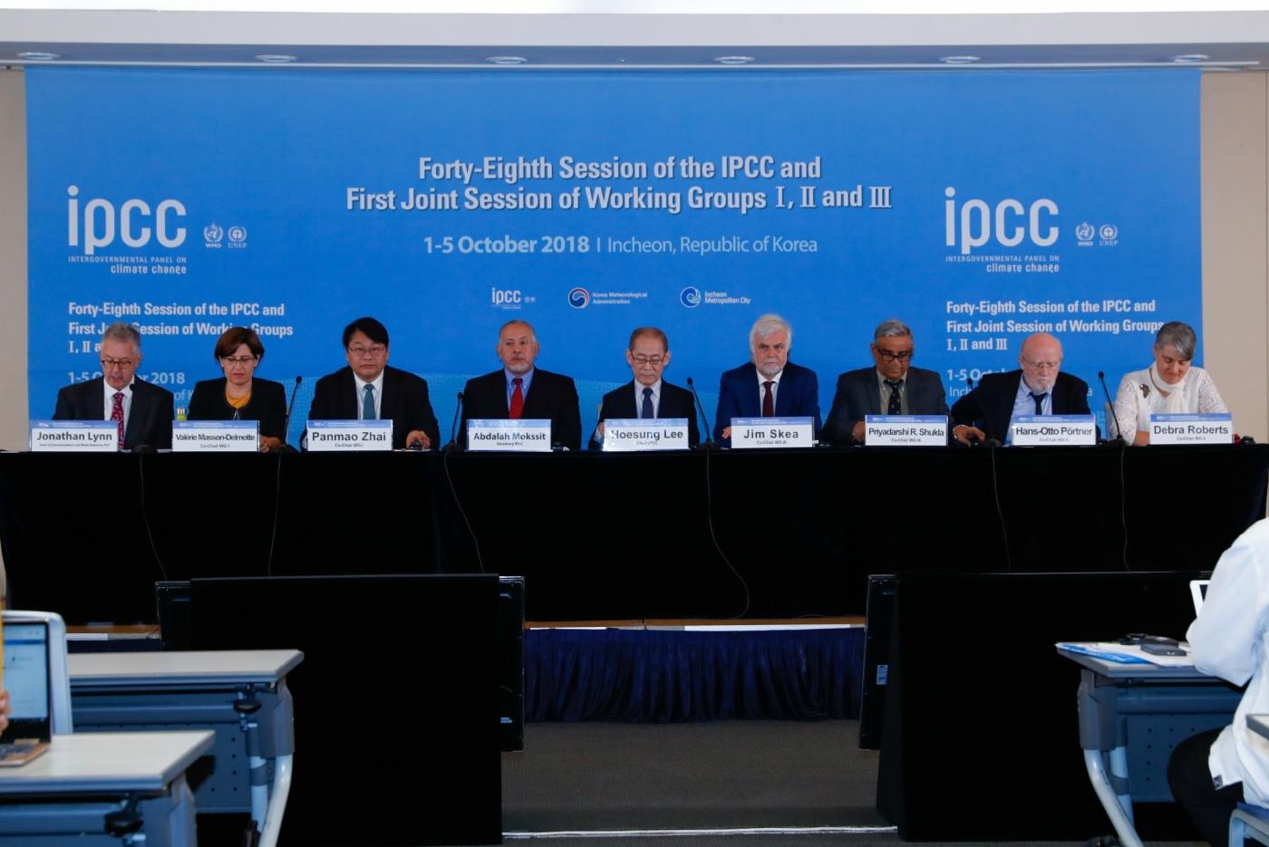 INCHEON, Oct. 8, 2018 (Xinhua) -- A press conference of the 48th seesion of the Intergovernmental Panel on Climate Change (IPCC) is held in South Korea's western port city of Incheon, Oct. 8, 2018. The IPCC, an international body assessing the science related to climate change, on Monday urged "rapid and far-reaching" changes in all aspects of the entire world to fight against global warming after adopting a special report on global warming. (Xinhua/Wang Jingqiang/IANS) by .