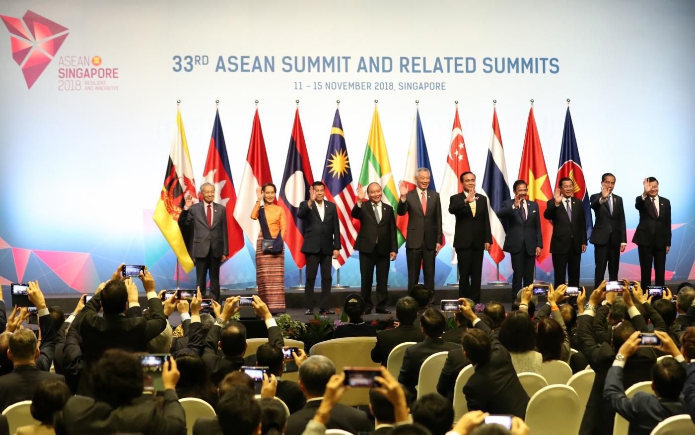 SINGAPORE, Nov. 13, 2018 (Xinhua) -- Leaders pose for photos during the opening ceremony of the 33rd summit of the Association of Southeast Asian Nations (ASEAN) in Singapore, on Nov. 13, 2018. The 33rd ASEAN summit opened here Tuesday with a call for upholding multilateralism and international cooperation. (Xinhua/Li Gang/IANS) by .