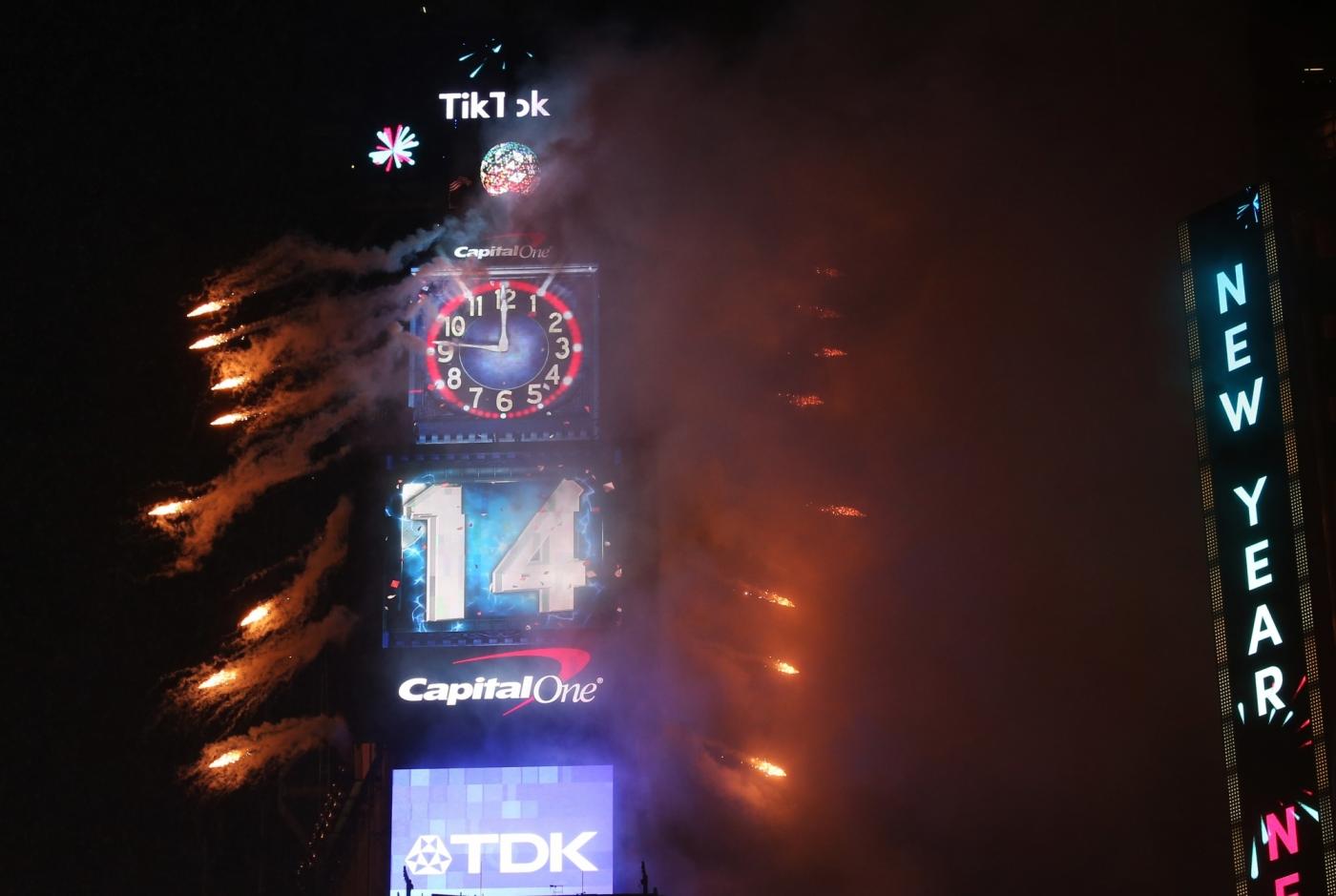 NEW YORK, Jan. 1, 2019 (Xinhua) -- Fireworks go off during the annual New Year's Eve celebration at Times Square in New York, the United States, on Dec. 31, 2018. (Xinhua/Qin Lang/IANS) by .