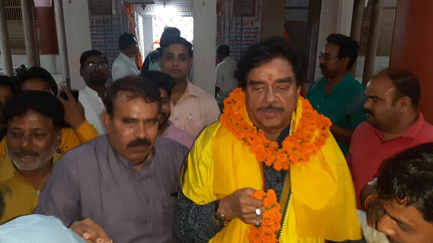 Patna: Actor and Congress' Lok Sabha candidate from Patna Sahib, Shatrughan Sinha during his visit to the Kayastha Chitragupta Temple, in Patna on April 23, 2019. (Photo: IANS) by .