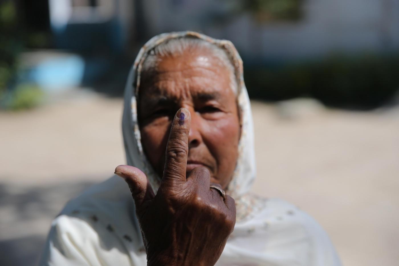 Amritsar: An elderly lady shows her forefinger marked with indelible ink after casting vote during the seventh and the last phase of 2019 Lok Sabha Elections at a polling booth in Amritsar on May 19, 2019. (Photo: IANS) by .