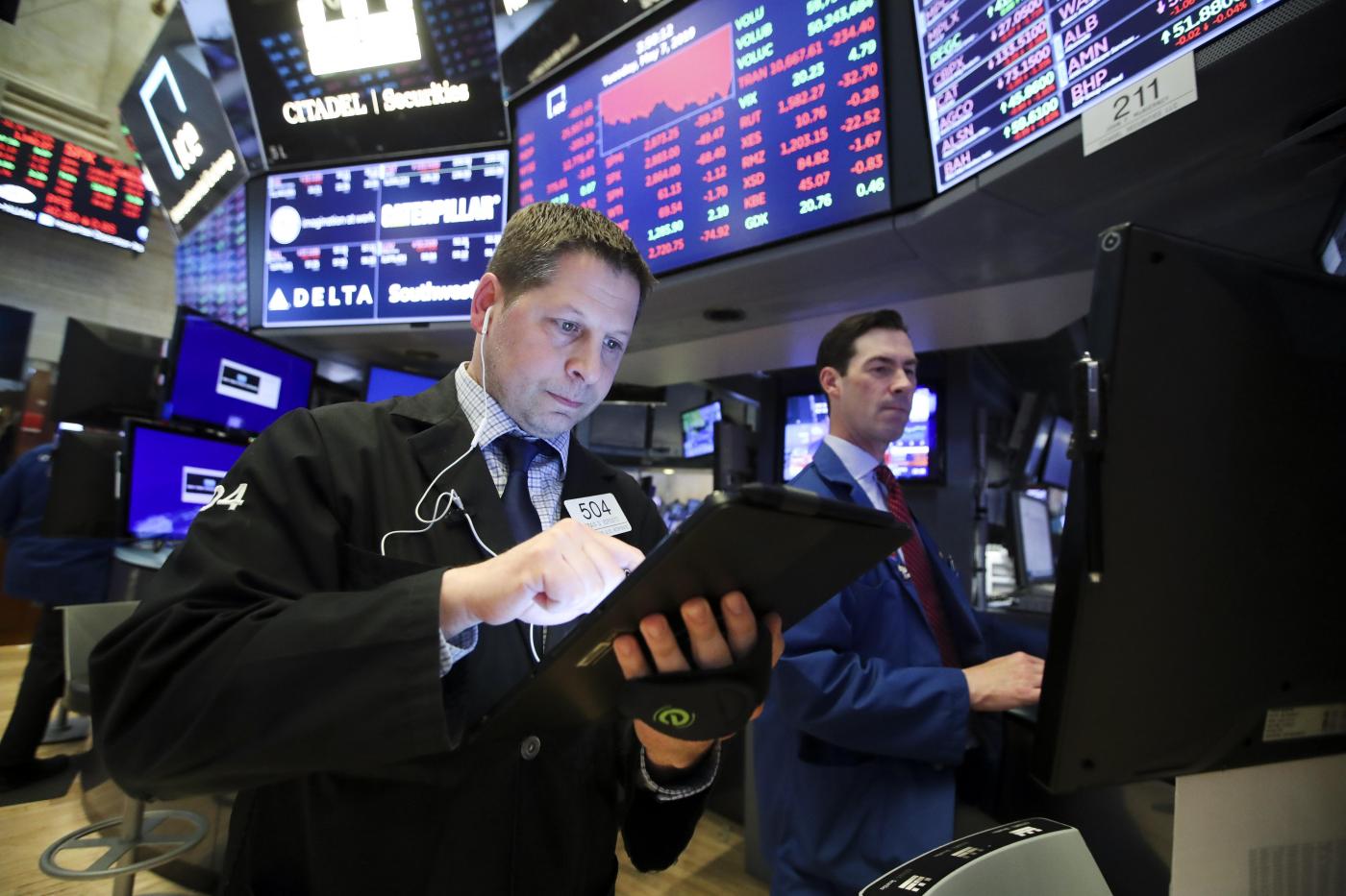 NEW YORK, May 7, 2019 (Xinhua) -- Traders work at the New York Stock Exchange in New York, the United States, on May 7, 2019. U.S. stocks ended sharply lower on Tuesday. The Dow Jones Industrial Average fell 473.39 points, or 1.79 percent, to 25,965.09. The S&P 500 decreased 48.42 points, or 1.65 percent, to 2,884.05. The Nasdaq Composite Index was down 159.53 points, or 1.96 percent, to 7,963.76. (Xinhua/Wang Ying/IANS) by .