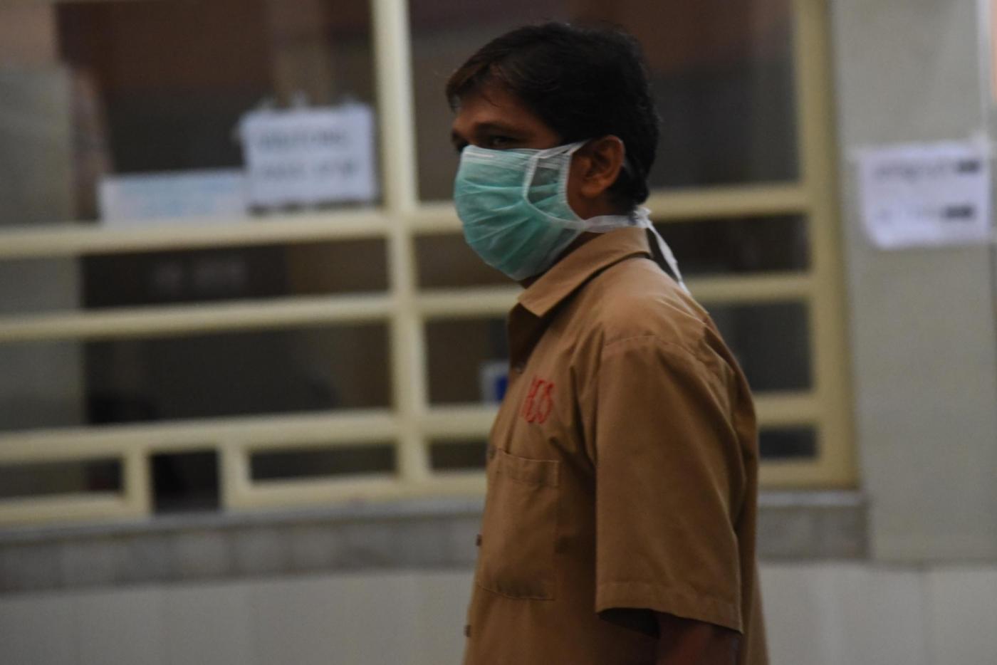 Kochi: A hospital staff seen wearing mask as a precautionary measure against the Nipah virus (NIV) at Ernakulam General Hospital, in Kochi, on June 5, 2019. (Photo: IANS) by .