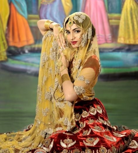 Sonam Kapoor channels her inner Madhubala in new pic. by .