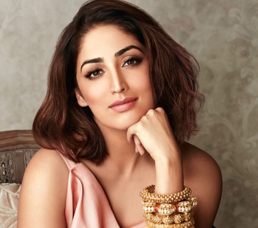 Yami Gautam starts her Monday flaunting a modern yet traditional avatar. The Bollywood beauty posted a picture of her on Instagram where she is seen in a modern peach-coloured dress, which she has teamed up with traditional heavy gold bangles. Yami has chosen to keep her makeup minimal using nude shades of lipstick and eye shadow and she looks stunning. by .