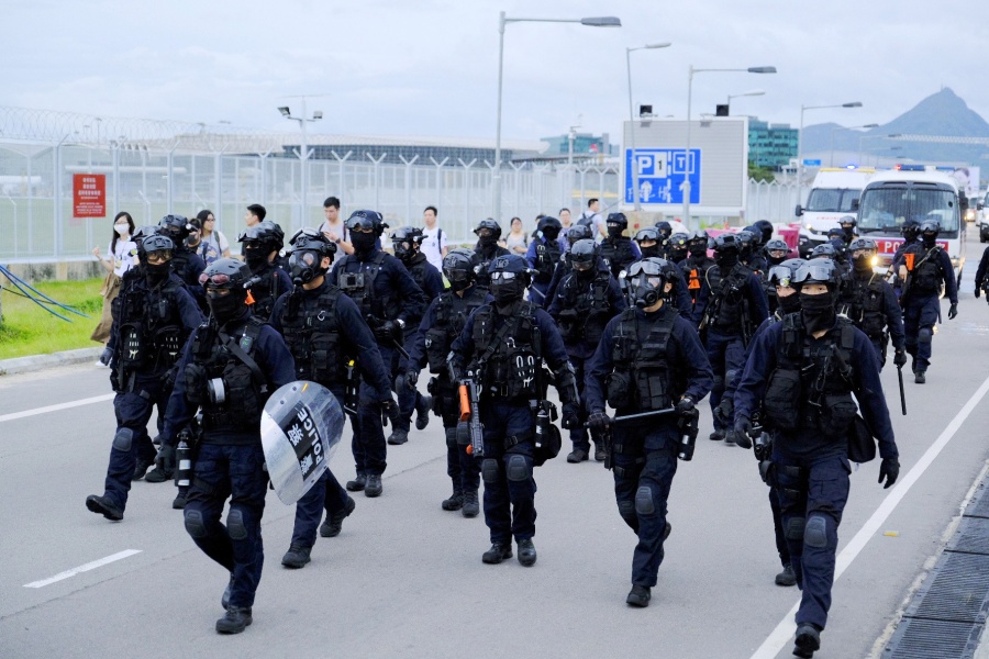 HONG KONG, Sept. 1, 2019 (Xinhua) -- Hong Kong police conduct a dispersal operation at around 5 p.m. outside the Hong Kong International Airport in south China's Hong Kong, Sept. 1, 2019. A large group of radical protesters charged security cordon lines, damaged facilities, and disrupted the operations of the Hong Kong International Airport on Sunday. n Protesters started gathering at the bus stops of the airport terminal at 1:00 p.m. local time. Around 2:00 p.m., the radical protesters started to charge water-filled barriers, pointed laser beams at the airport authority staff, and blocked roads with trolleys and mills barriers. n They also hurled objects at police officers and airport authority staff. Some radical protesters used iron bars to smash the doors of airport facilities. n At around 3:30 p.m., the police said they would soon conduct a dispersal operation and asked all protesters to leave and stop their illegal acts immediately. n As the protesters left the airport, some black-clad men built barricades to keep police away and paralyze the traffic surrounding the airport. (Xinhua/IANS) by .