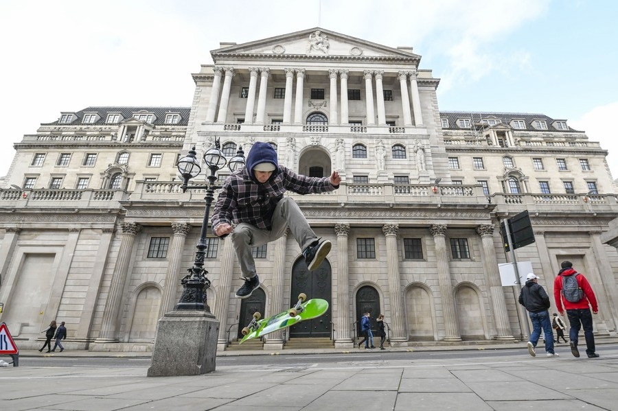 London, Feb. 1 (Xinhua) -- A skateboarder is seen in front of the Bank of England in London, Britain, on Feb. 1, 2020. (Photo by Stephen Chung/Xinhua/IANS) by .