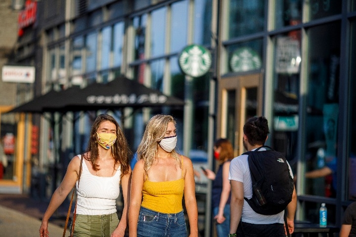 New York, Aug. 16 (Xinhua) -- The total number of COVID-19 cases in the United States surpassed 5.4 million on Sunday, according to the Center for Systems Science and Engineering (CSSE) at Johns Hopkins University. People wearing face masks walk on a street in Washington, D.C., the United States, Aug. 14, 2020. (Photo by Ting Shen/Xinhua/IANS) by . 